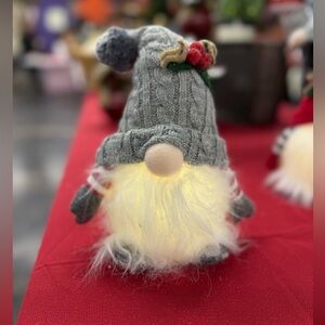 NEW light up gnome with grey hat
